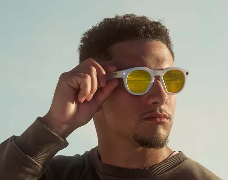 điều Khiển Kính Oakley Meta Bằng Nút Bấm Và Cảm ứng