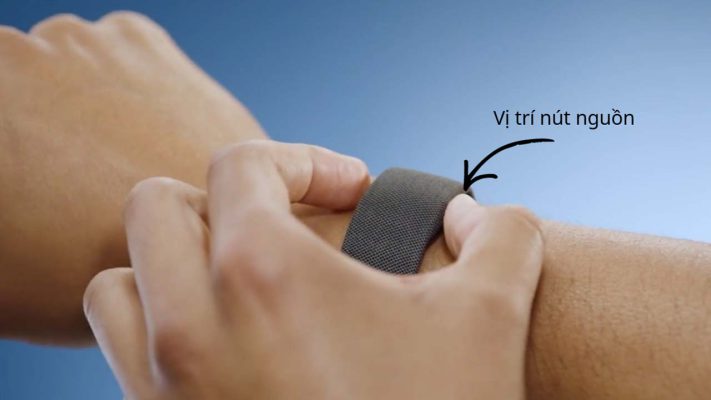 Nhấn Giữ Nút Nguồn để Kích Hoạt Vòng Tay