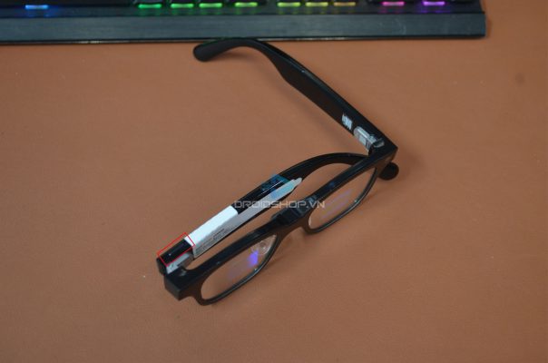 Gập Càng Kính Bên Phải Và Bấm 3 Lần Vào Nút Chụp ảnh